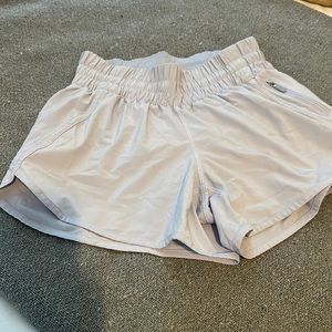 Lululemon tracker Low-Rise Lined Short 4"